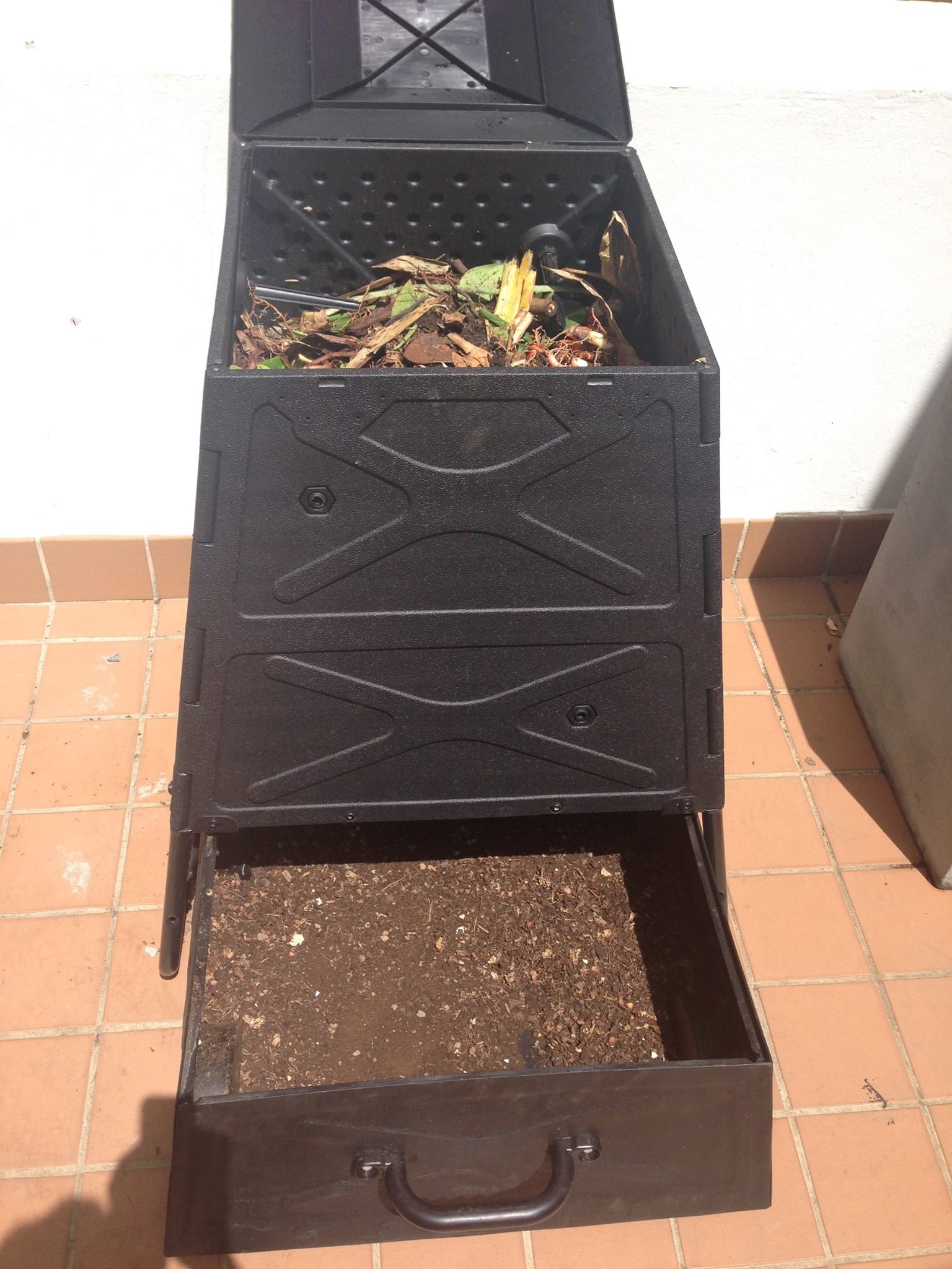  picture of compost bin 
