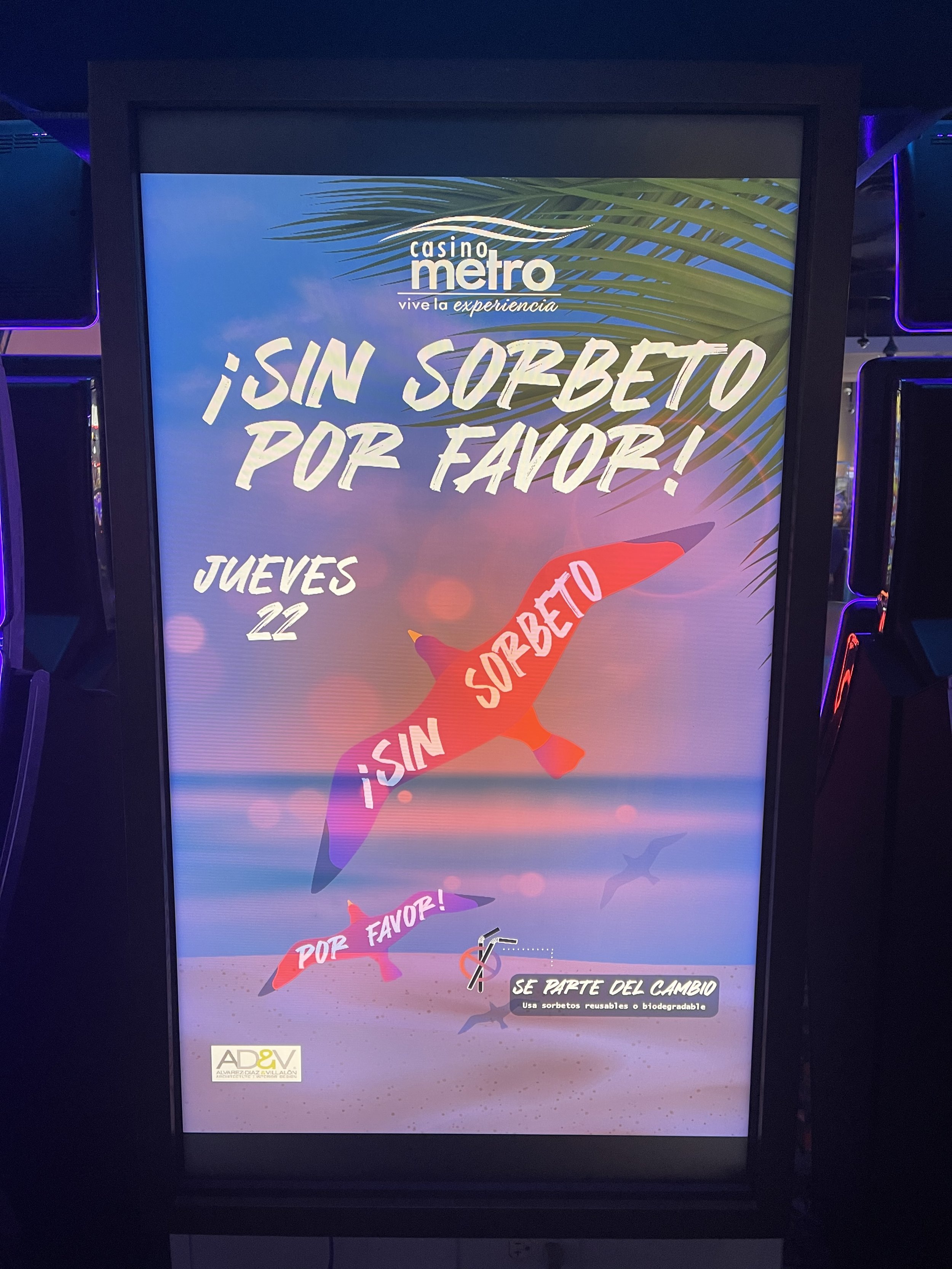  “Sin Sorbeto Por Favor” digital sign at Casino Metro 