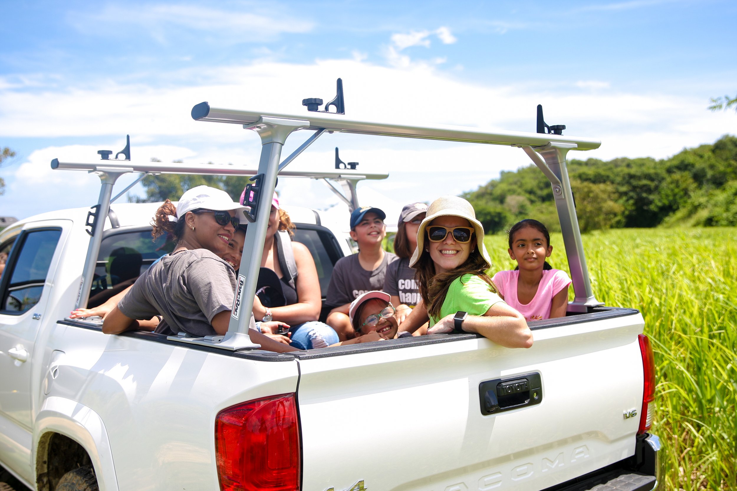  Volunteers/AD&amp;V team posing for picture in Hacienda La Esperanza 